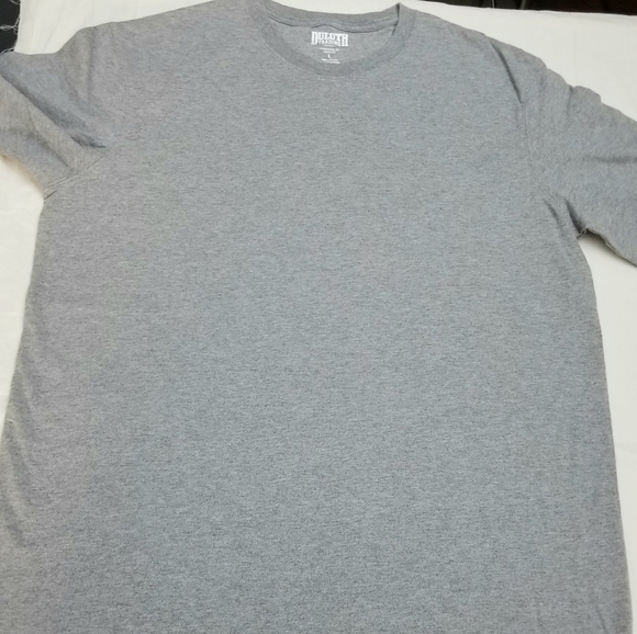 Duluth Longtail Trim Fit Men's Gray Classic Shortsleeve Shirt, Large - Picture 1 of 4